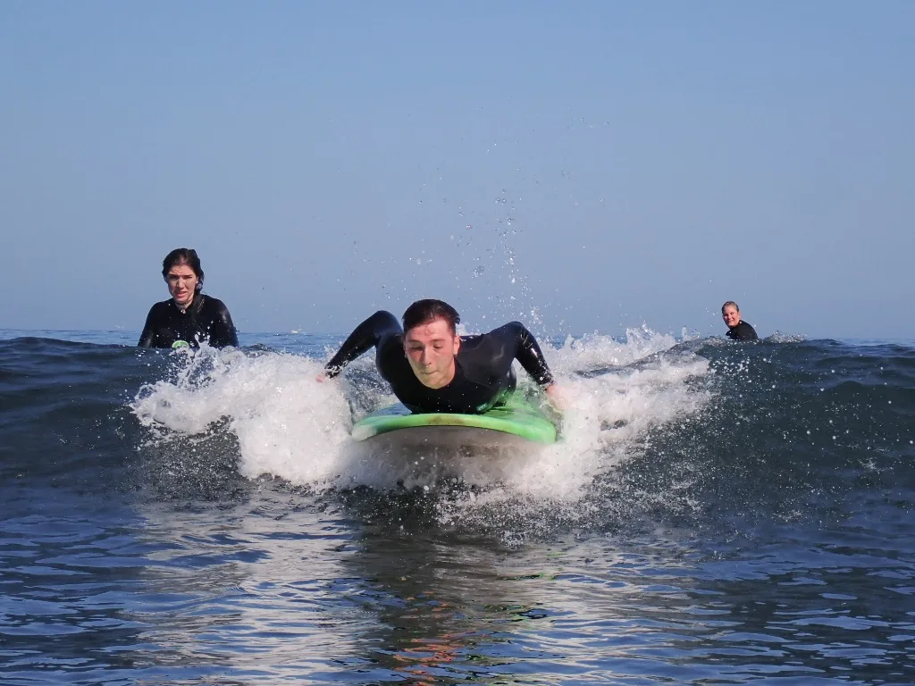 Escapadas y fines de semana de surf en la costa de San Juan de la Arena Asturias