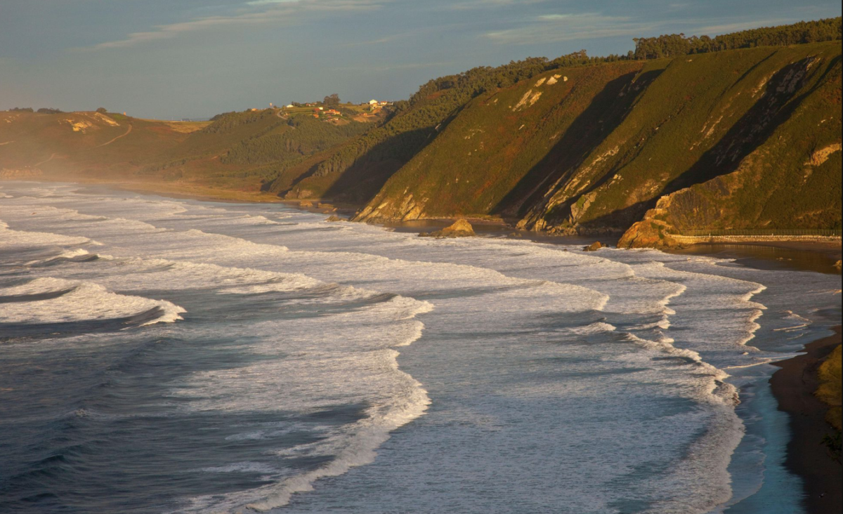 Asturias: Surf, Naturaleza, cultura urbana y gastronomía en un solo destino»